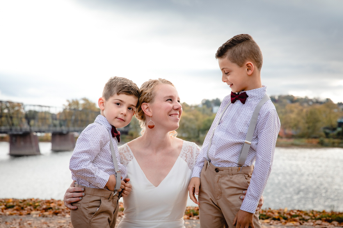How to choose a wedding photographer that will capture special candid moments.
